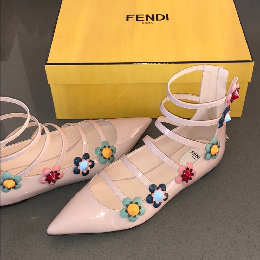 FENDI FLOWER PATENT LEATHER BALLET PUMPS